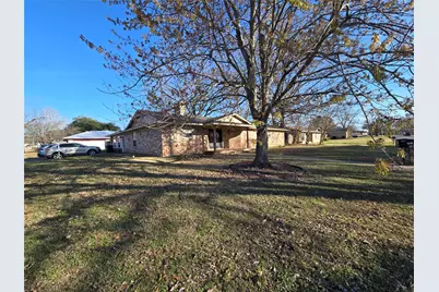 201 Robin Way Street, Mount Vernon, TX 75457 - Photo 3