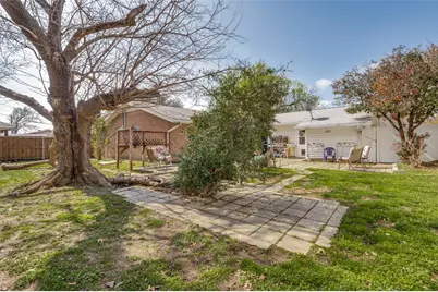 3722 Devonshire Court W, Irving, TX 75062 - Photo 11