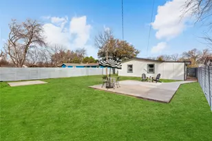 1306 E Lovers Ln, Arlington, TX 76010 - Photo 9