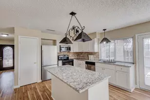 2101 Deerfield Dr, Carrollton, TX 75007 - Photo 9