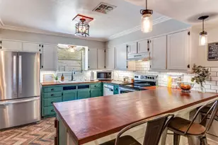 648 Oak St, Burleson, TX 76028 - Photo 13