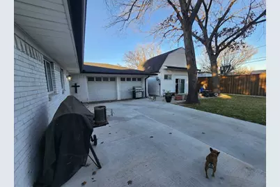 2129 Goerte Drive, Grand Prairie, TX 75051 - Photo 15