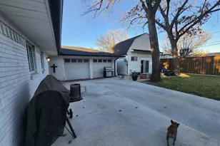 2129 Goerte Dr, Grand Prairie, TX 75051 - Photo 15