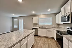 824 Towngreen Dr, Cleburne, TX 76031 - Photo 13