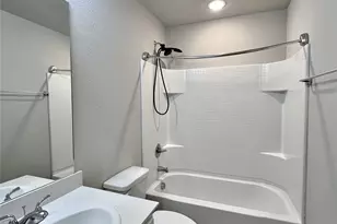 824 Towngreen Dr, Cleburne, TX 76031 - Photo 7