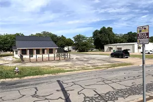900 N Broughton St, Sherman, TX 75090 - Photo 1