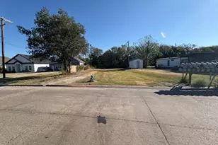 1002 S Smith St, Ennis, TX 75119 - Photo 1