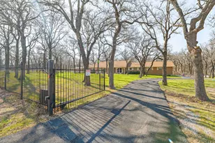 102 Shady Oak Dr, Weatherford, TX 76087 - Photo 3