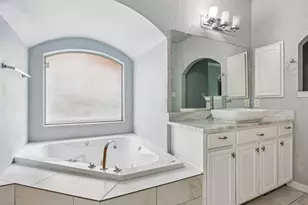 217 Matlock Meadow Dr, Arlington, TX 76002 - Photo 17