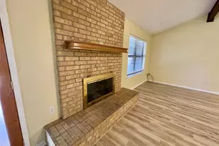 706 Heritage Trail, Granbury, TX 76048 - Photo 5