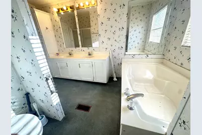 211 W F, Munday, TX 76371 - Photo 15