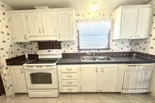 211 W F, Munday, TX 76371 - Photo 9