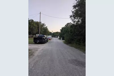 914 Indian Creek Drive, Granbury, TX 76048 - Photo 9