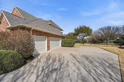 207 Mallard Lakes Drive, McKinney, TX 75072 - Photo 3