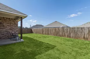 388 N Montague St, Pilot Point, TX 76258 - Photo 25