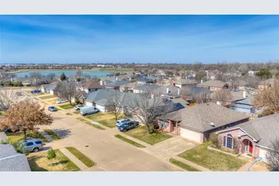 8729 Lake Meadows Lane, Fort Worth, TX 76053 - Photo 35