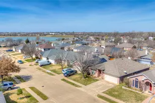 8729 Lake Meadows Ln, Fort Worth, TX 76053 - Photo 35