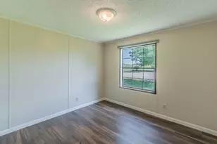 203 Harbor View Ct, Granbury, TX 76048 - Photo 13