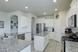 805 Lake Cypress Ln, Little Elm, TX 75068 - Photo 9