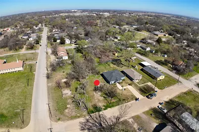 704 E 4th Avenue, Corsicana, TX 75110 - Photo 1