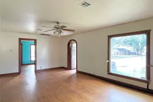 409 W Davis St, Hearne, TX 77859 - Photo 7