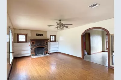 409 W Davis Street, Hearne, TX 77859 - Photo 5