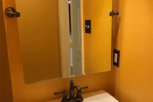 207 Colonial Ln, Euless, TX 76040 - Photo 5