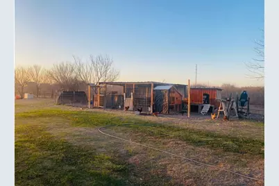 301 County Road 5716, Natalia, TX 78059 - Photo 21