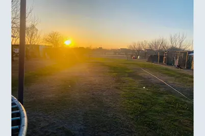 301 County Road 5716, Natalia, TX 78059 - Photo 3