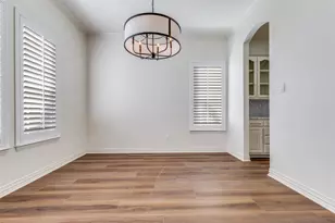 1727 E Branch Hollow Dr, Carrollton, TX 75007 - Photo 9