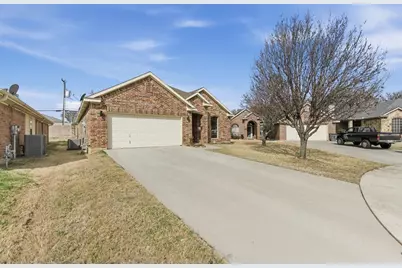 813 Chase Circle, Hurst, TX 76053 - Photo 3
