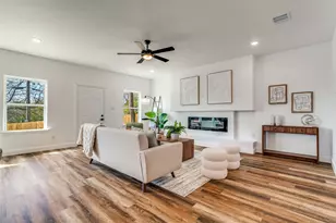 2621 Hillside Dr, Granbury, TX 76048 - Photo 5