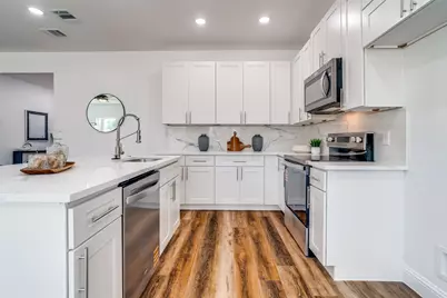 2621 Hillside Drive, Granbury, TX 76048 - Photo 11