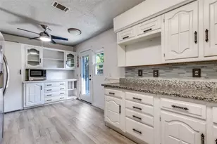 231 Larry Dr, Duncanville, TX 75137 - Photo 9