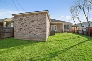 1253 E Jessamine St, Fort Worth, TX 76104 - Photo 5