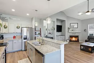 913 Carpenter St, Azle, TX 76020 - Photo 3