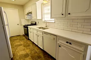 11352 Quail Run St, Dallas, TX 75238 - Photo 9