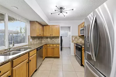 5914 Freemans Farm Street, San Antonio, TX 78233 - Photo 11