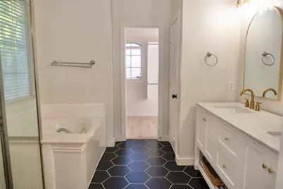 6401 Richmond Court, Rowlett, TX 75089 - Photo 9