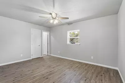 2808 Sky Harbour Drive, Granbury, TX 76049 - Photo 9