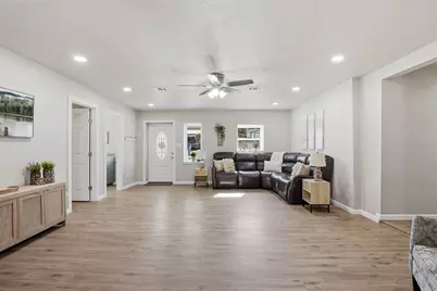2808 Sky Harbour Drive, Granbury, TX 76049 - Photo 7