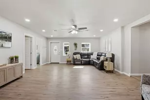 2808 Sky Harbour Dr, Granbury, TX 76049 - Photo 9