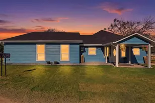 2808 Sky Harbour Dr, Granbury, TX 76049 - Photo 3
