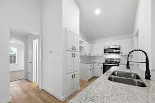 2810 Harvest Lake Dr, Irving, TX 75060 - Photo 9