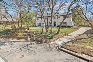 3905 Shady Creek Dr, Euless, TX 76040 - Photo 3