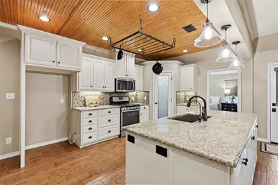 1024 Summit Drive, Justin, TX 76247 - Photo 9