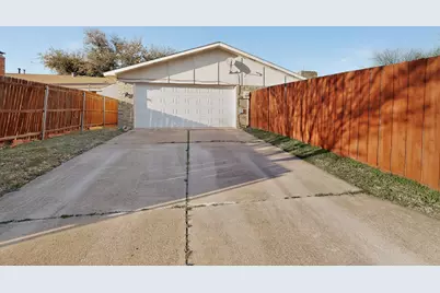 1926 Rambling Ridge Lane, Carrollton, TX 75007 - Photo 37