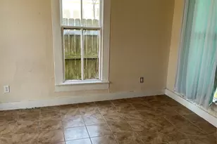 607 NW Main St, Ennis, TX 75119 - Photo 7