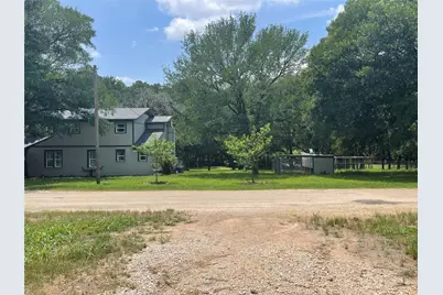 150 Ash Creek Court, Springtown, TX 76082 - Photo 9