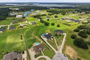 716 Coastal Meadows Ct, Granbury, TX 76049 - Photo 5